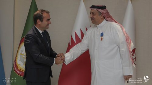 نائب رئيس مجلس الوزراء ووزير الدولة لشؤون الدفاع يلتقي وزير الدفاع الفرنسي