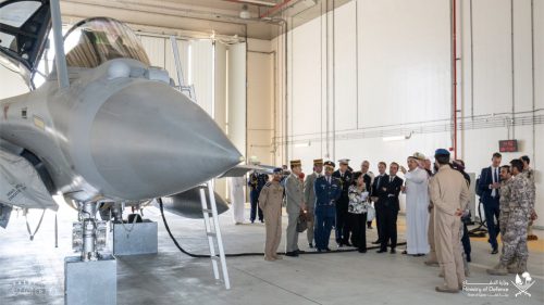 نائب رئيس مجلس الوزراء ووزير الدولة لشؤون الدفاع يلتقي وزير الدفاع الفرنسي